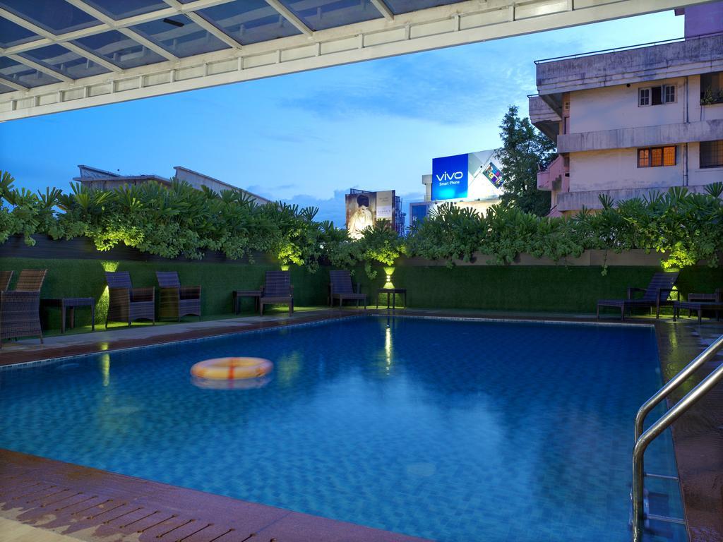 Hotel The Pgs Vedanta Kochi Exterior foto