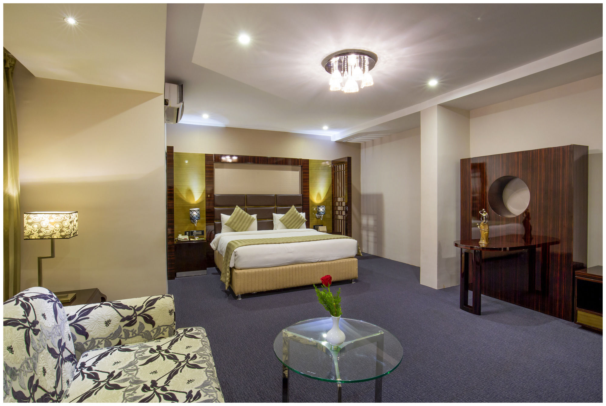 Hotel The Pgs Vedanta Kochi Exterior foto